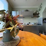 Tubeside Stylish 2-Bed Flat