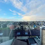 Tubeside Stylish 2-Bed Flat