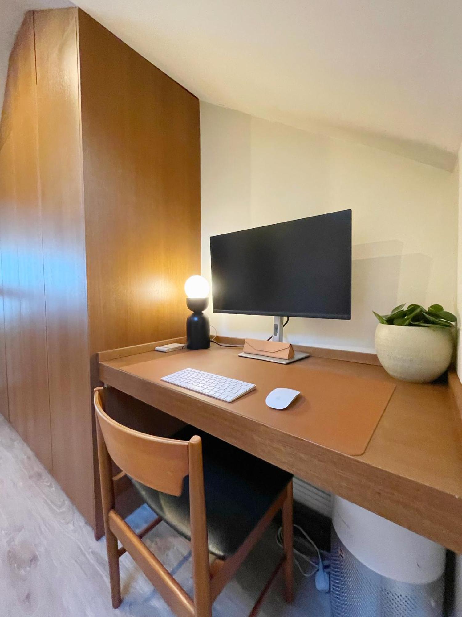 Tubeside Stylish 2-bed Flat *