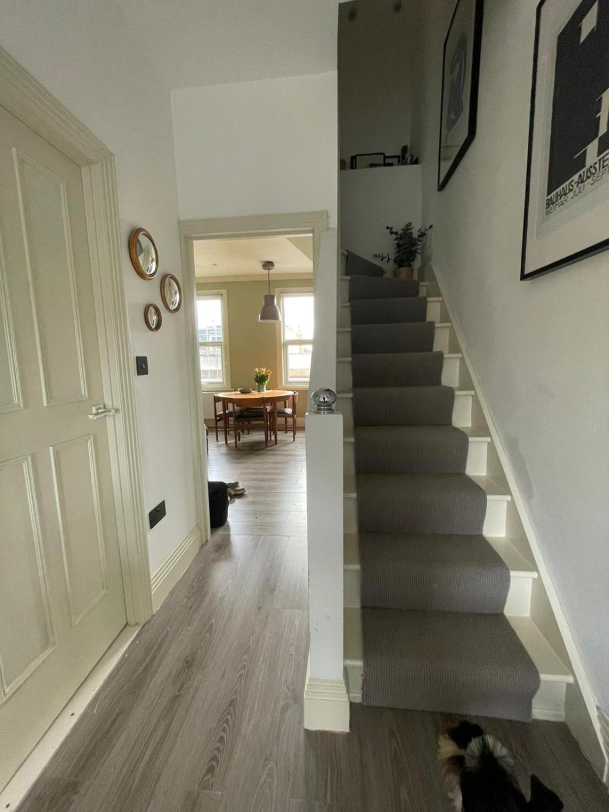 Tubeside Stylish 2-bed Flat * Londra